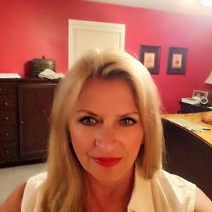 Meet your Posher, Holly